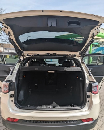 Jeep Compass cena 110000 przebieg: 55555, rok produkcji 2019 z Łódź małe 121